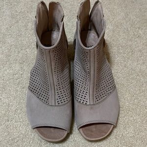 Earth Ivy Sahara Coco Leather Shoes (NWOT)